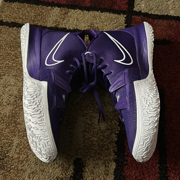 Kyrie NIKE SHOES. SIZE 14 - Picture 5 of 10